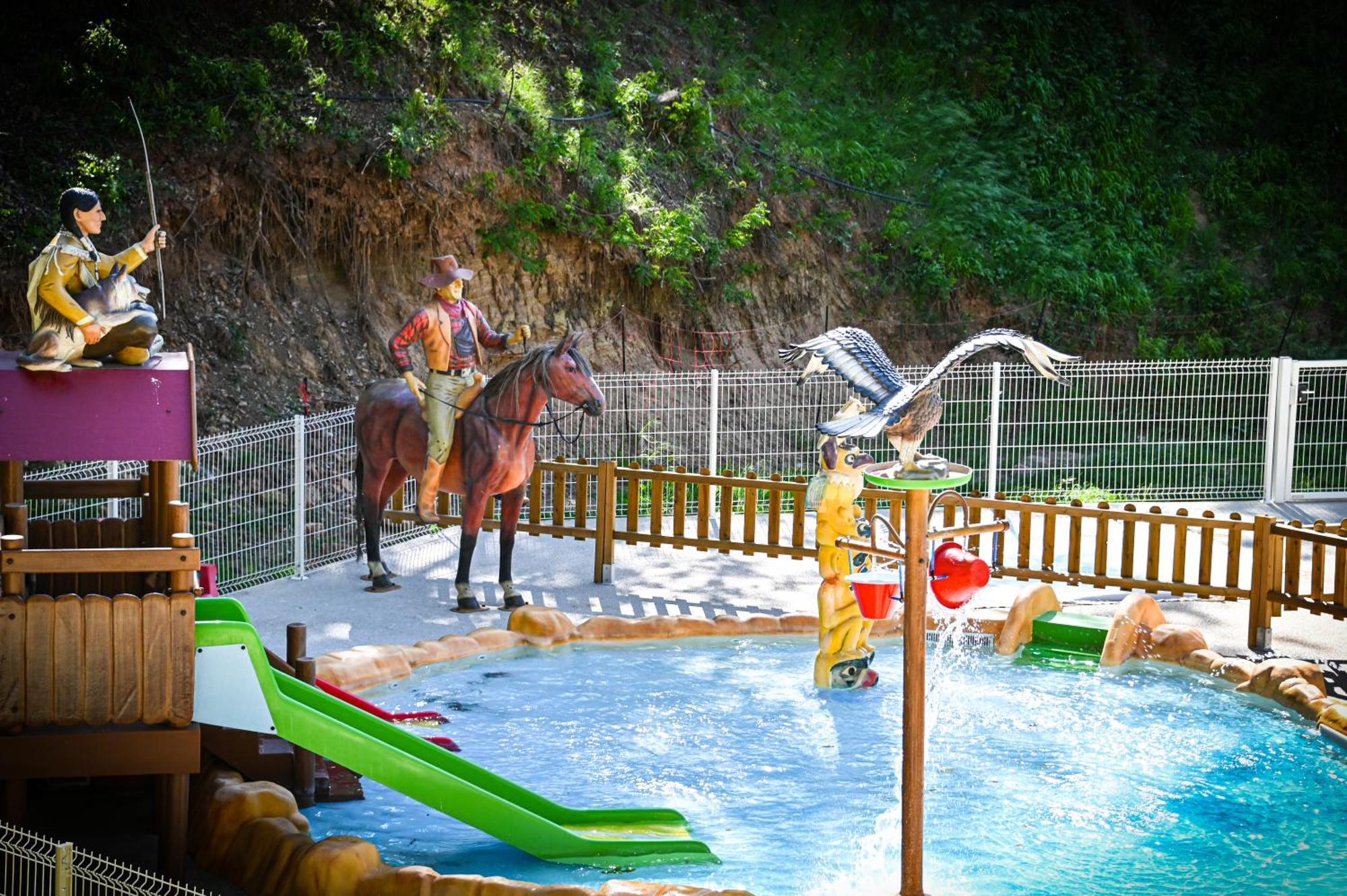 Camping Le Colorado リュストレル エクステリア 写真